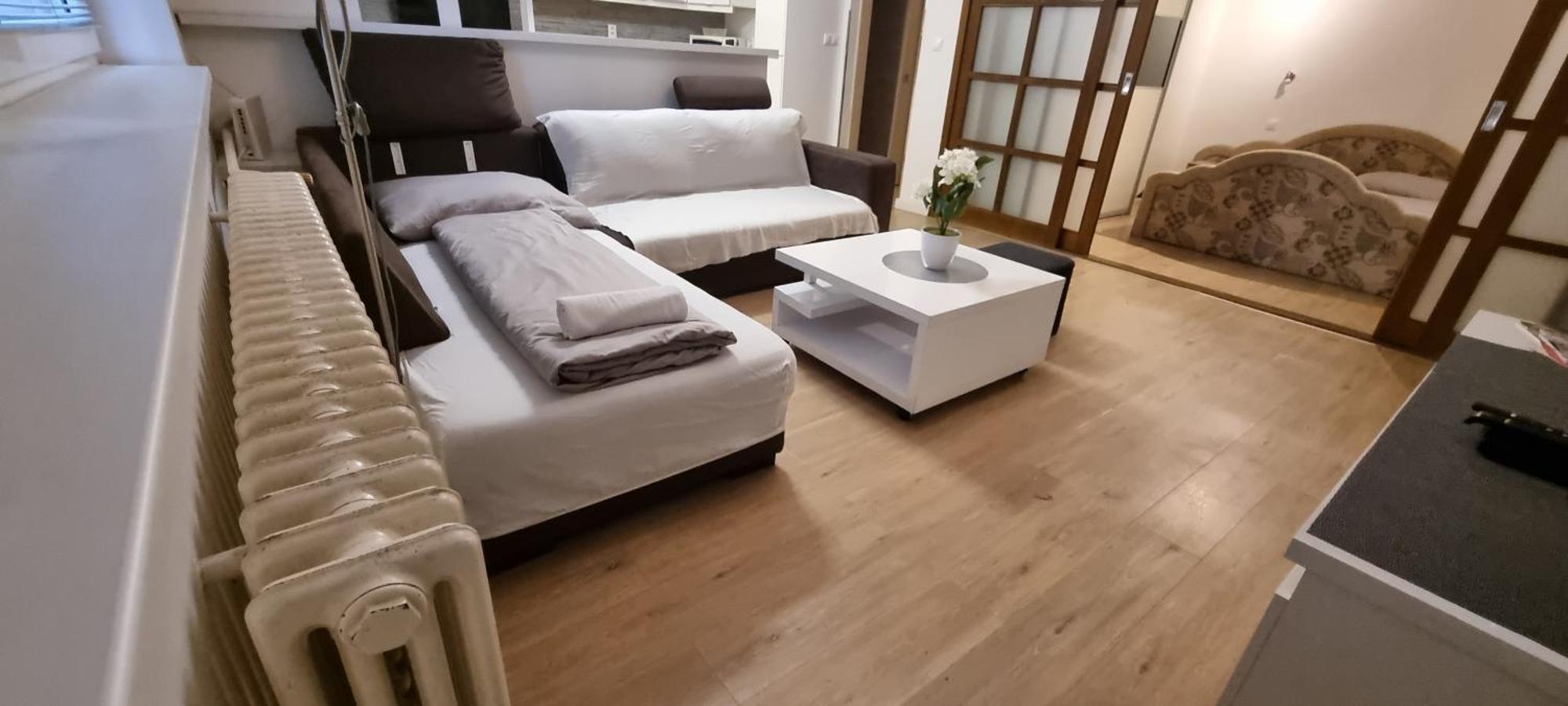 Huge Apartment Next To Train Station Close To The City Center Bratislava Exterior photo