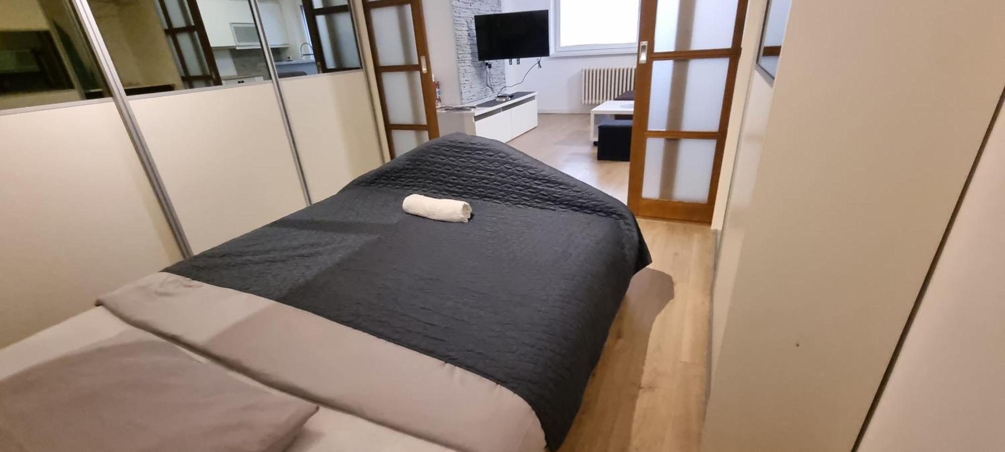 Huge Apartment Next To Train Station Close To The City Center Bratislava Exterior photo